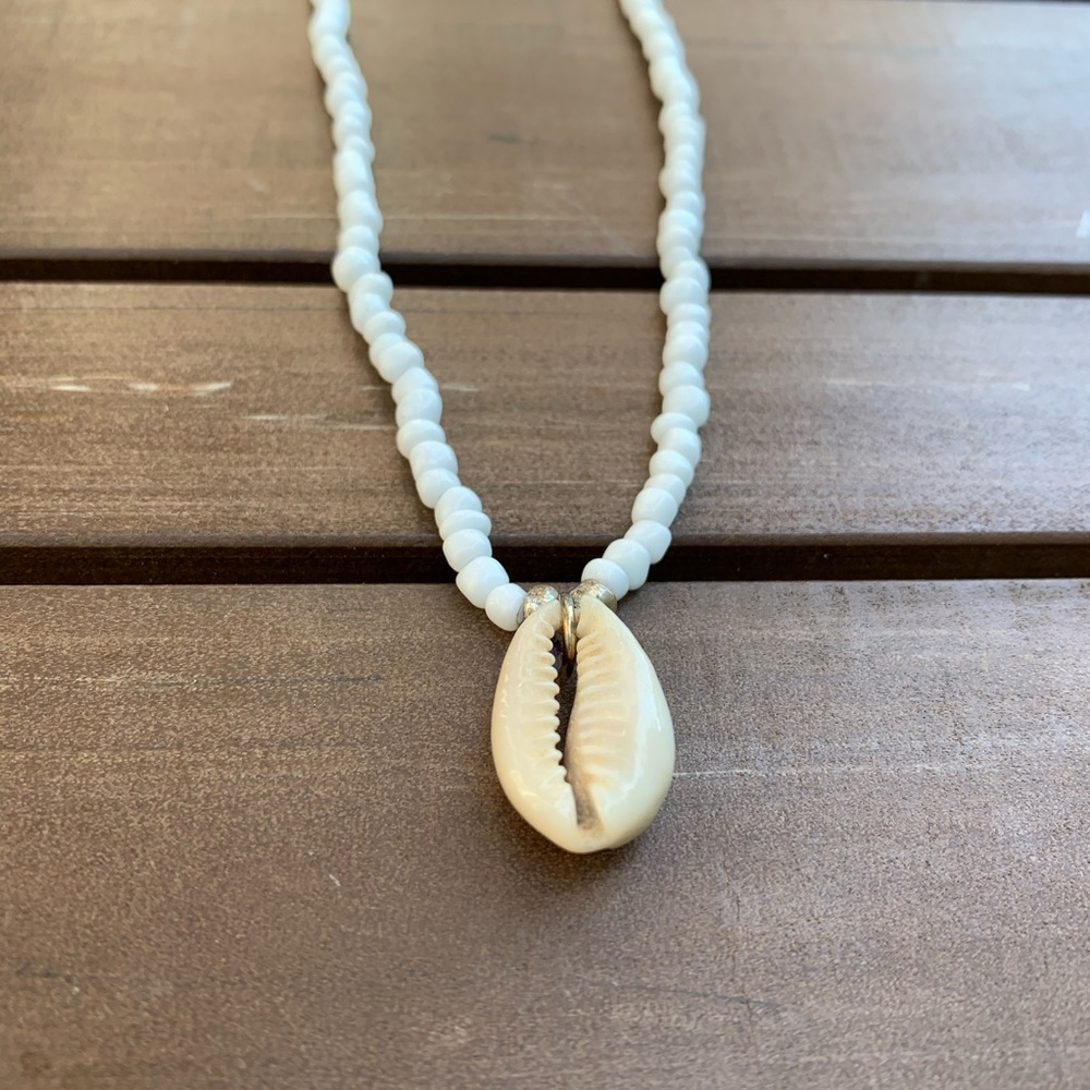 Shell Necklace - Picture 2 of 3